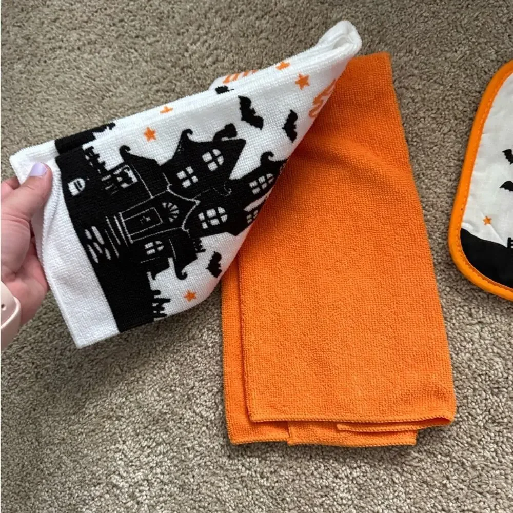 NWT 3 Piece Set Halloween Haunted House 2 Kitchen Towels & 1 Pot Holder Bats